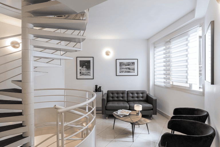 Salon d'accueil de l'étude notariale Pieffet Dimeglio Villemin Daverio, 5 avenue Gambetta à Antibes